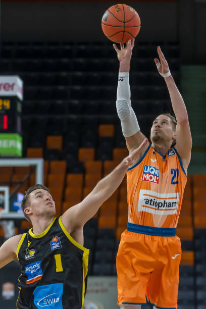 仅仅是一个 仅仅是一个