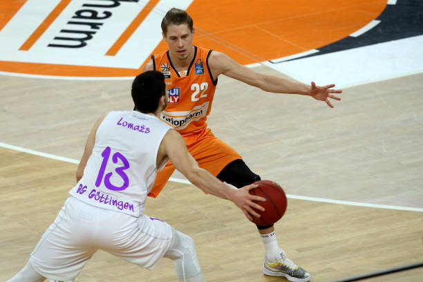 这件战袍由 这件战袍由