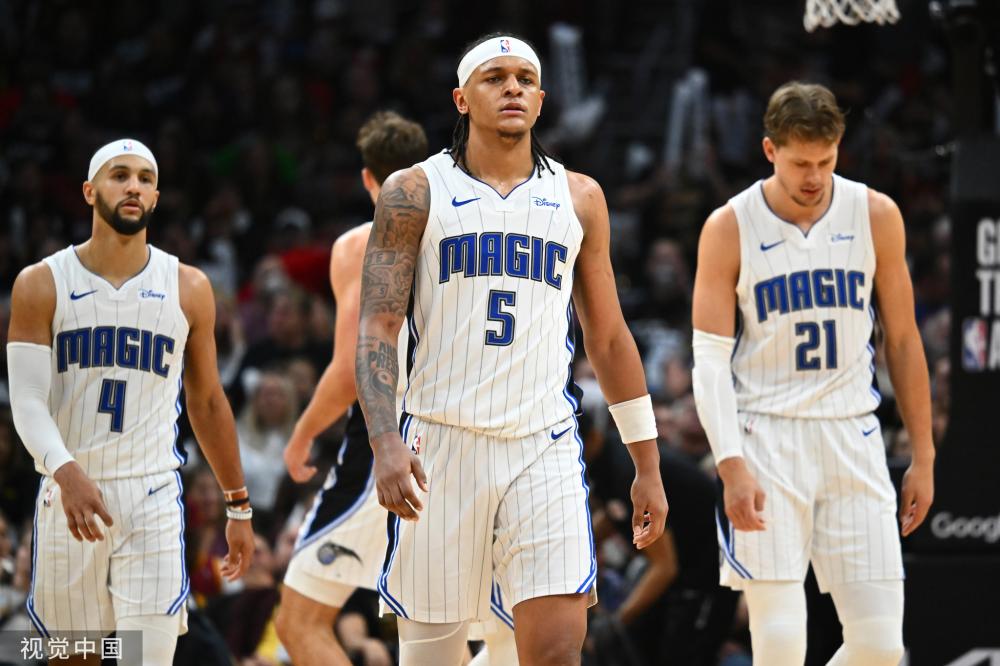 中脱颖而出 中脱颖而出